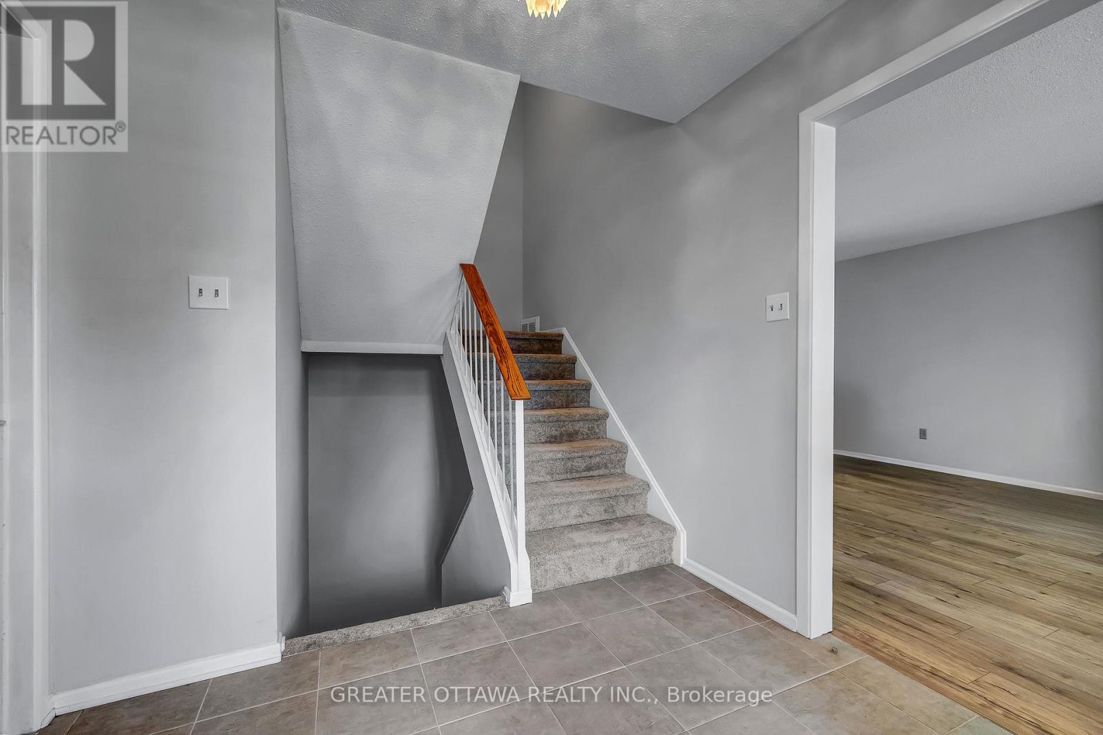 15 Rutherford Crescent S