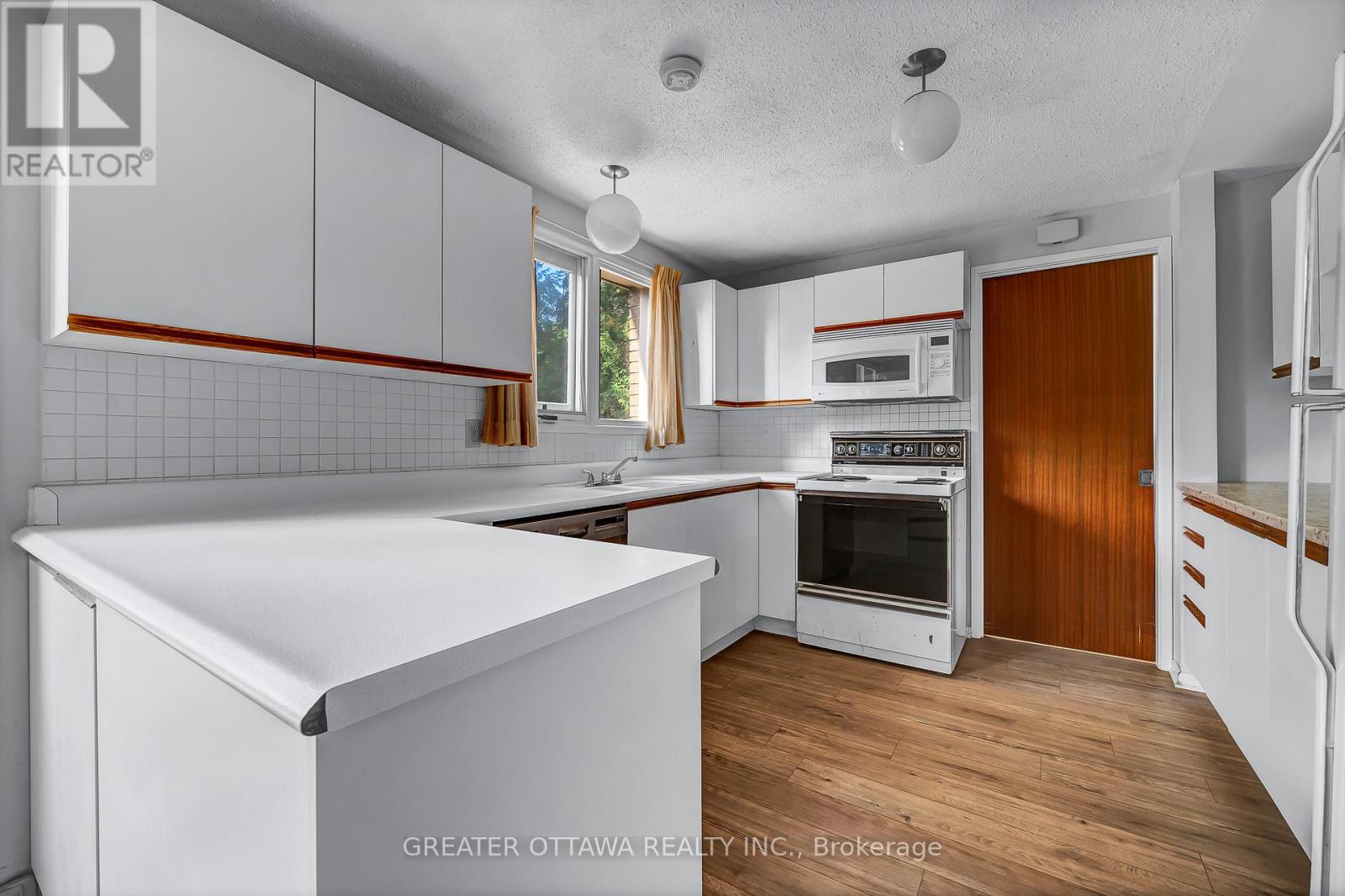 15 Rutherford Crescent S