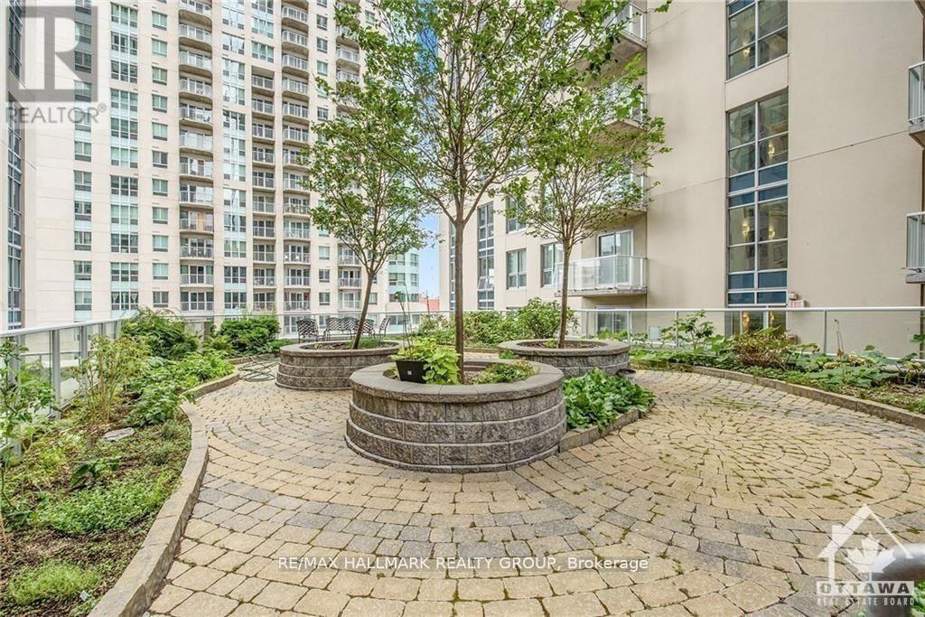 2307 - 242 Rideau Street