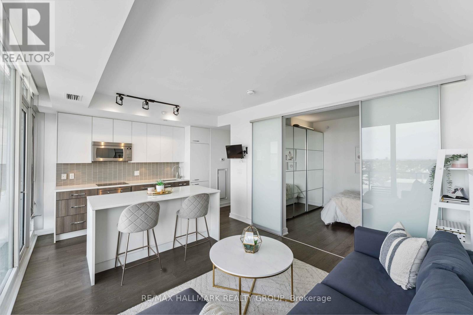 1602 - 111 Champagne Avenue