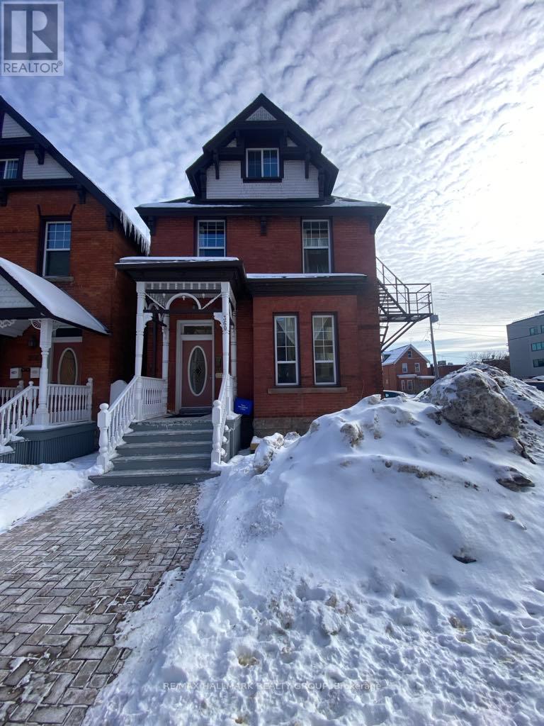 360 Gilmour Street E