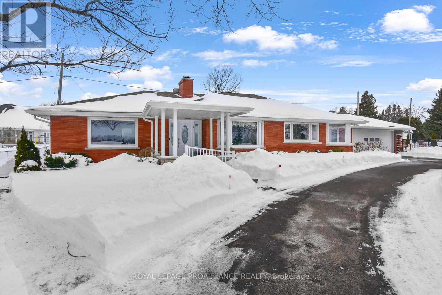 26 Lakeview Drive