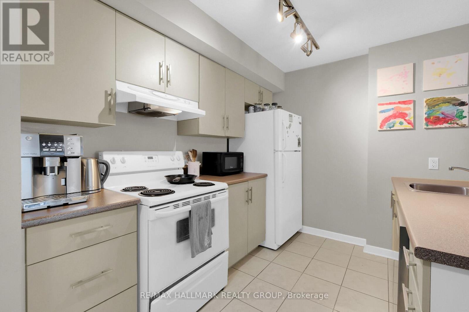 209 - 138 Somerset Street W