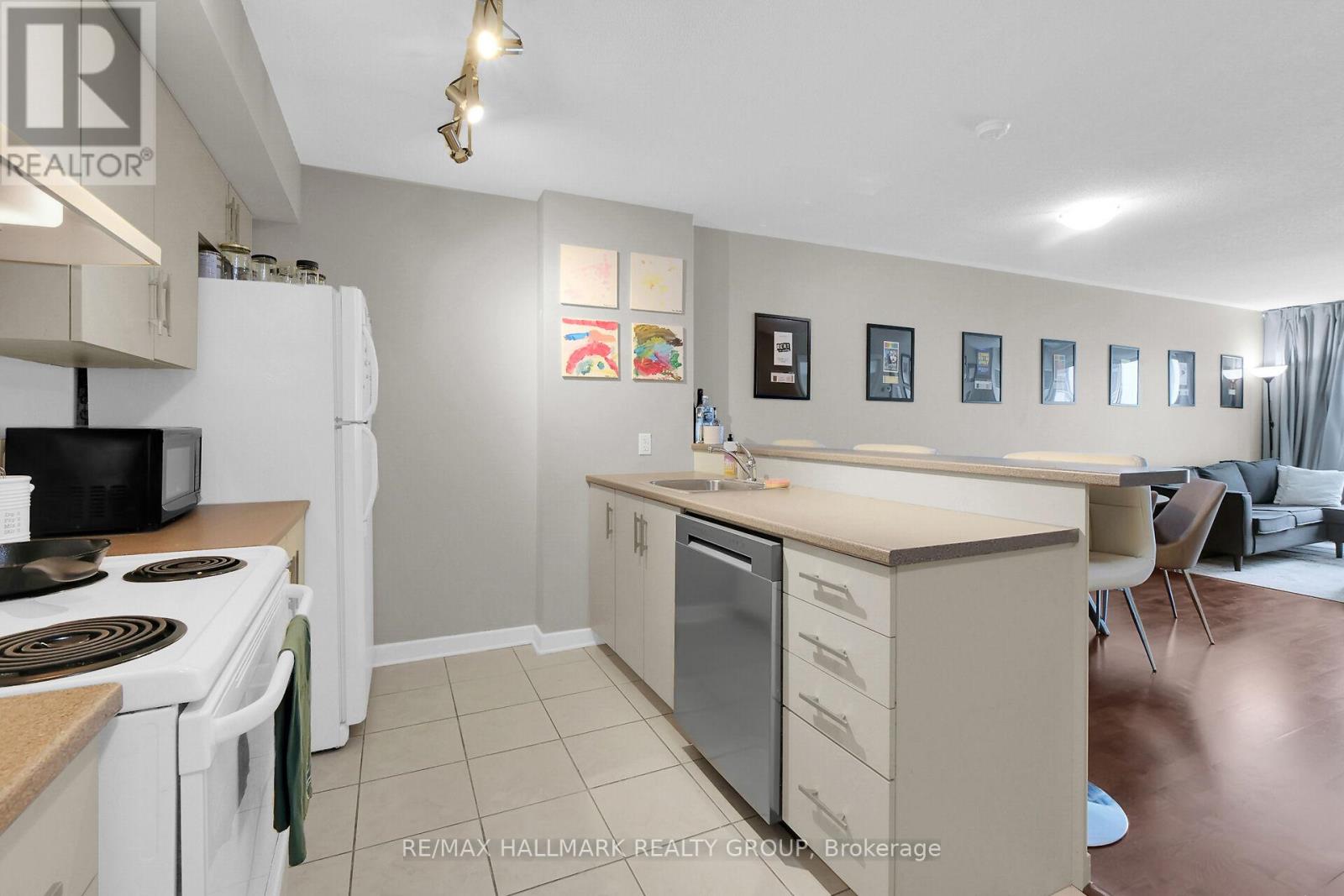 209 - 138 Somerset Street W