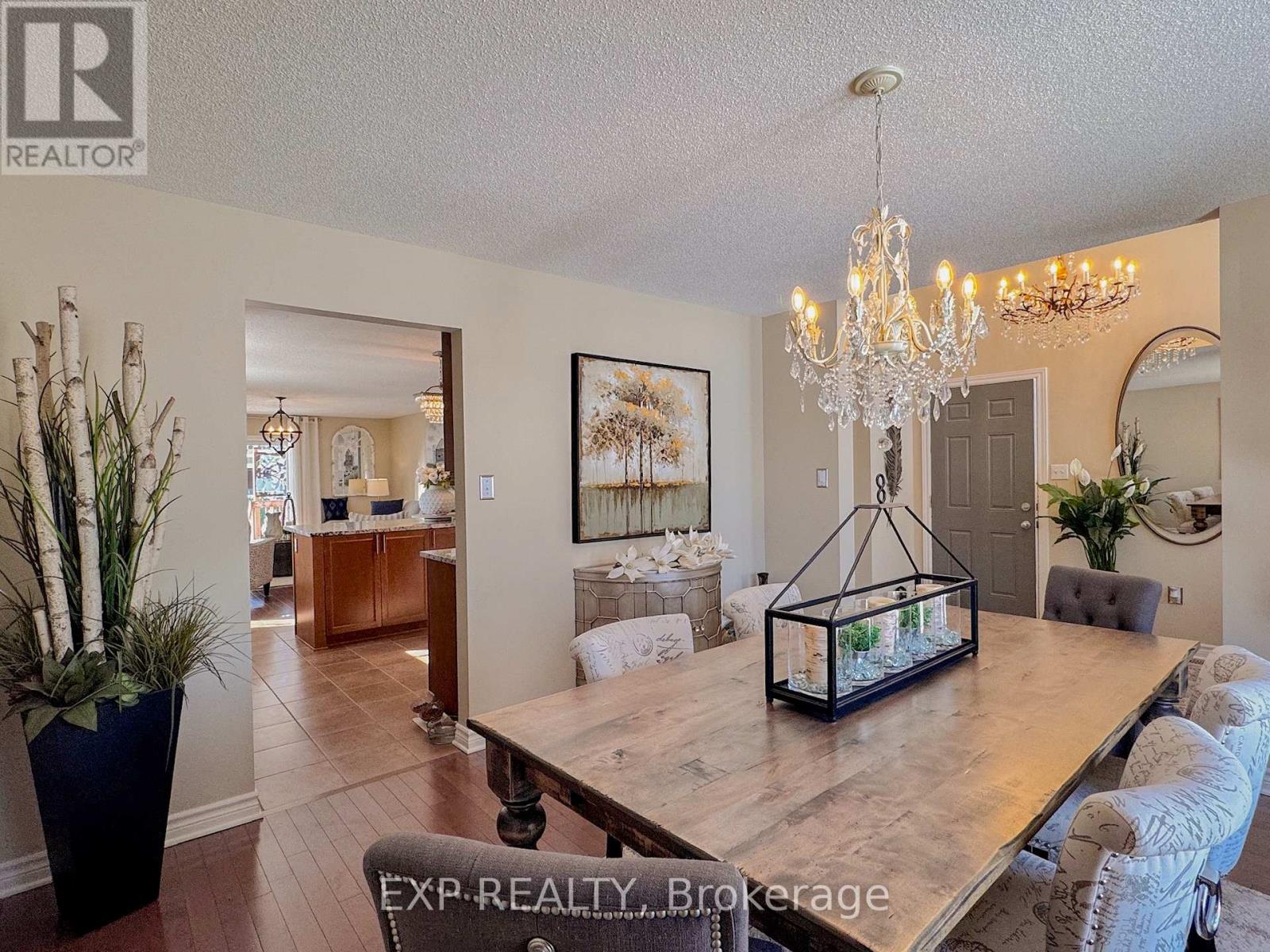 369 Zircon Street W