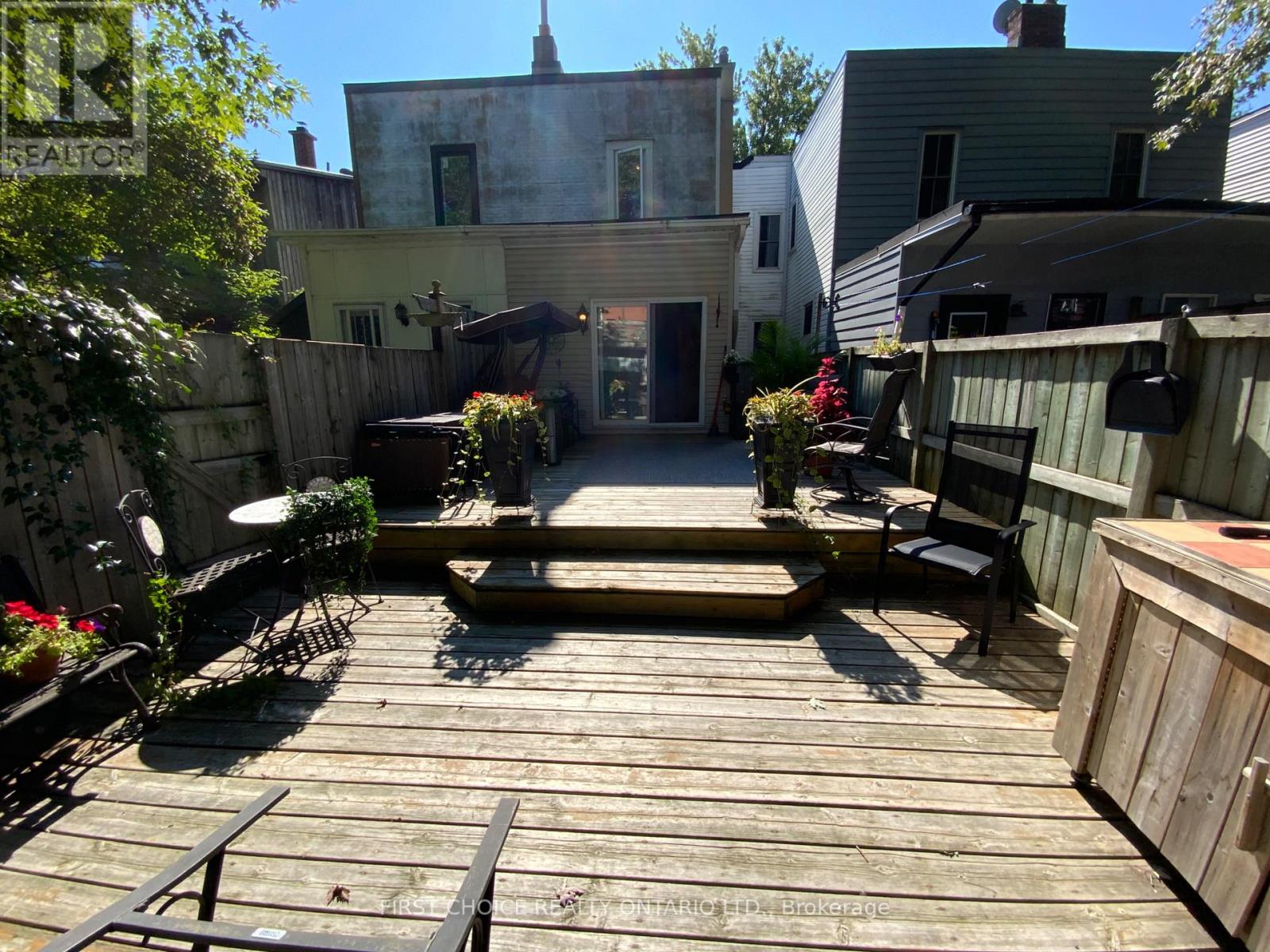 245 York Street