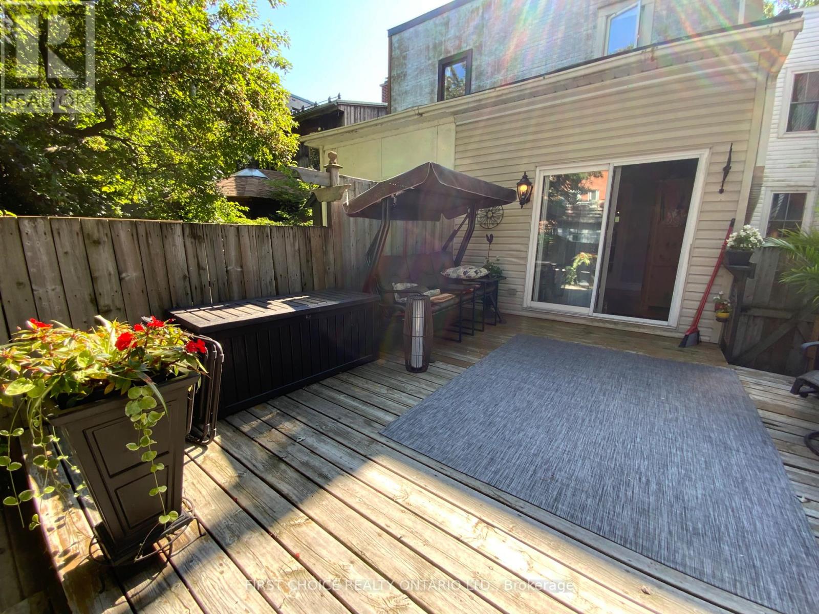 245 York Street