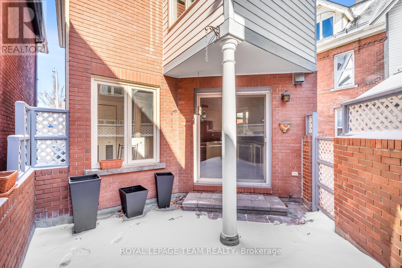 9 - 292 Laurier Avenue