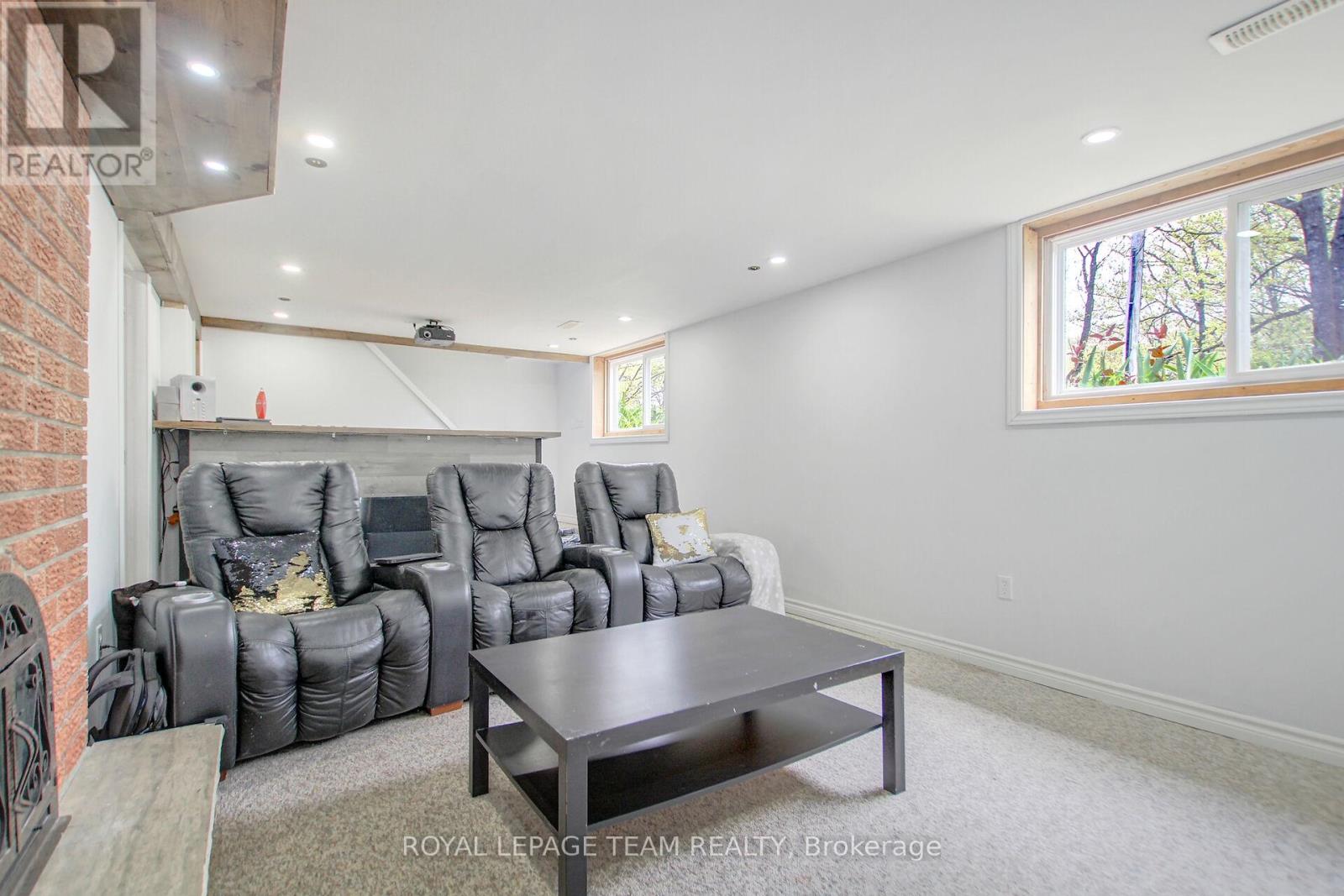 129 Spinnaker Way