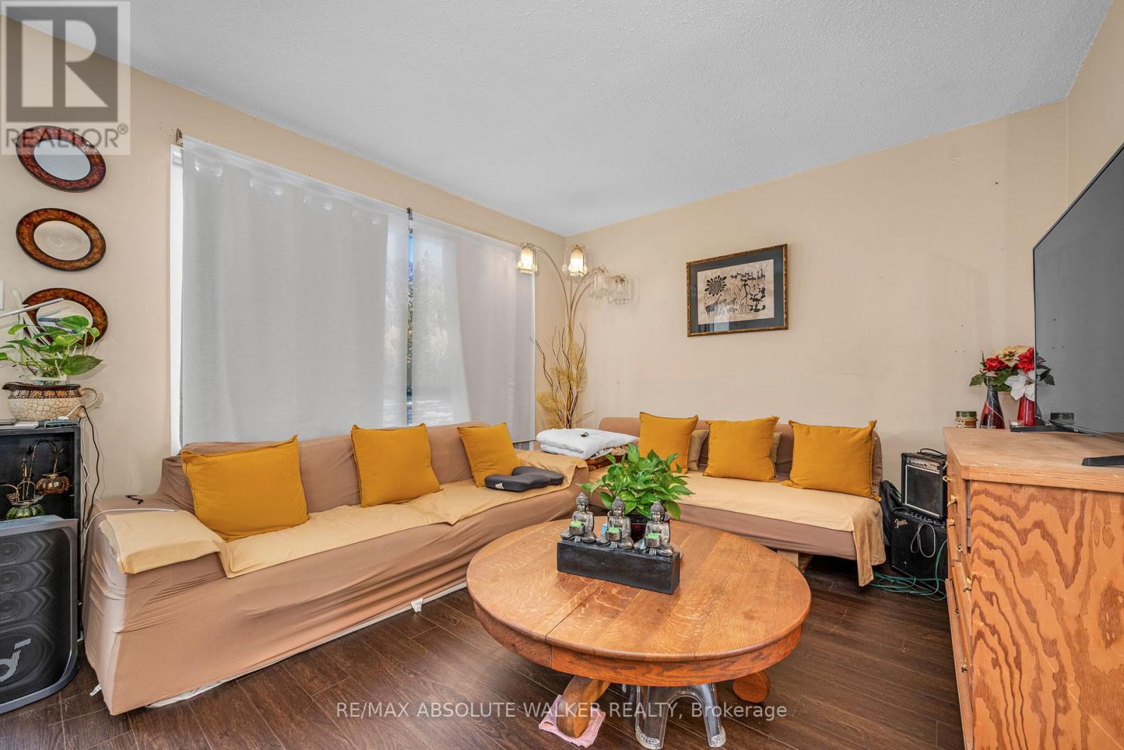 25a Sonnet Crescent