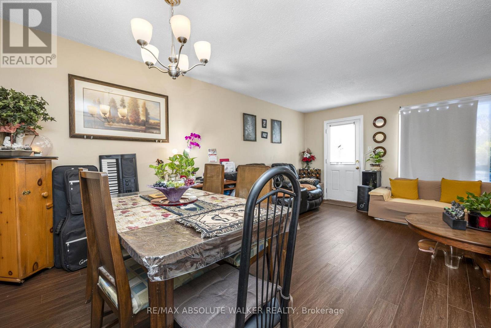 25a Sonnet Crescent