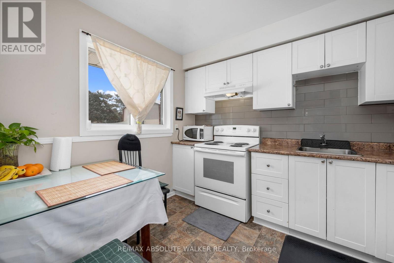 25a Sonnet Crescent