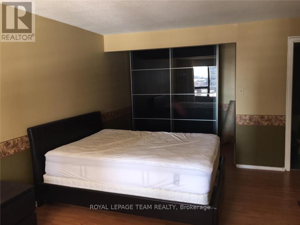 602 - 151 Bay Street
