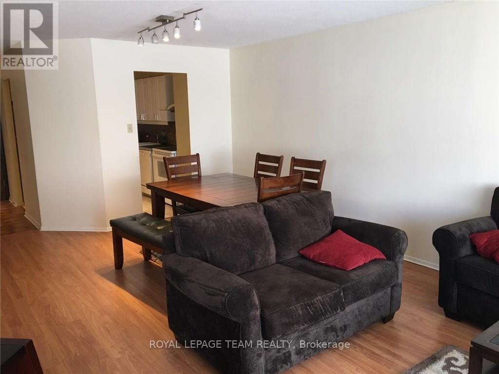 602 - 151 Bay Street