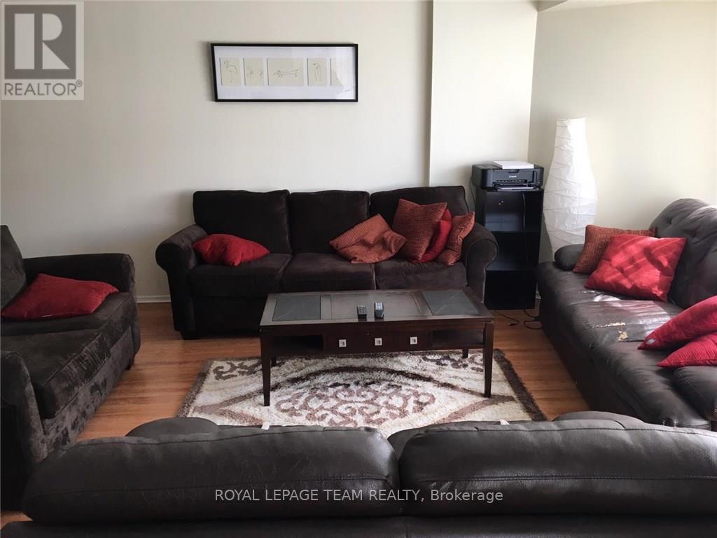 602 - 151 Bay Street