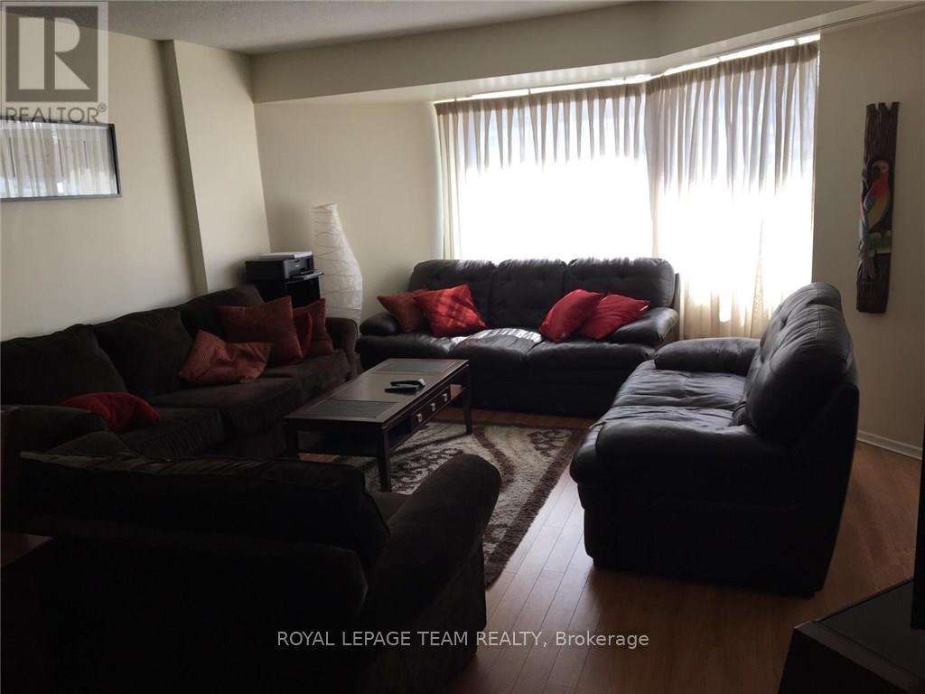 602 - 151 Bay Street
