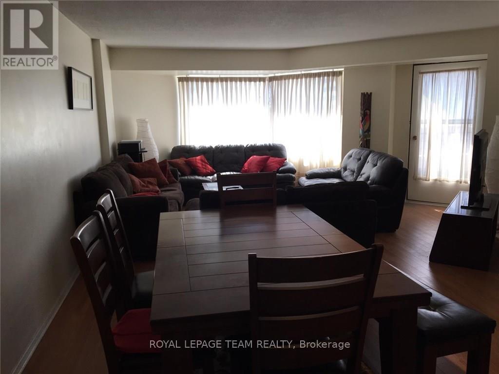 602 - 151 Bay Street