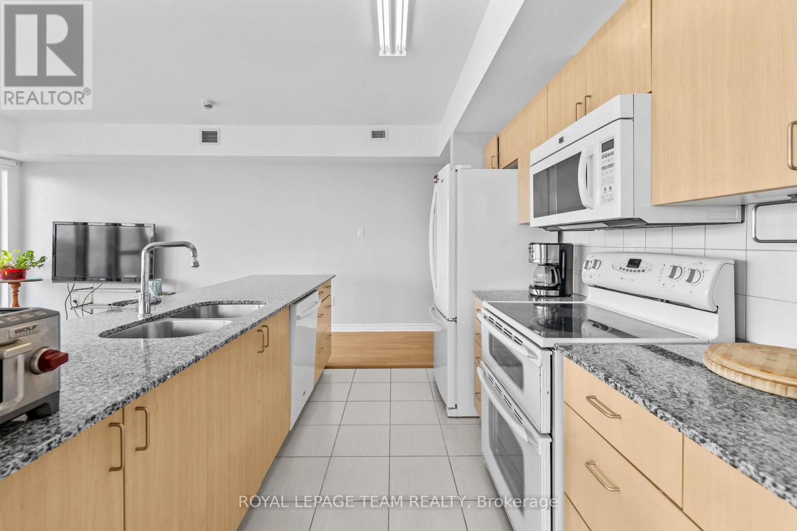 1002 - 70 Landry Street