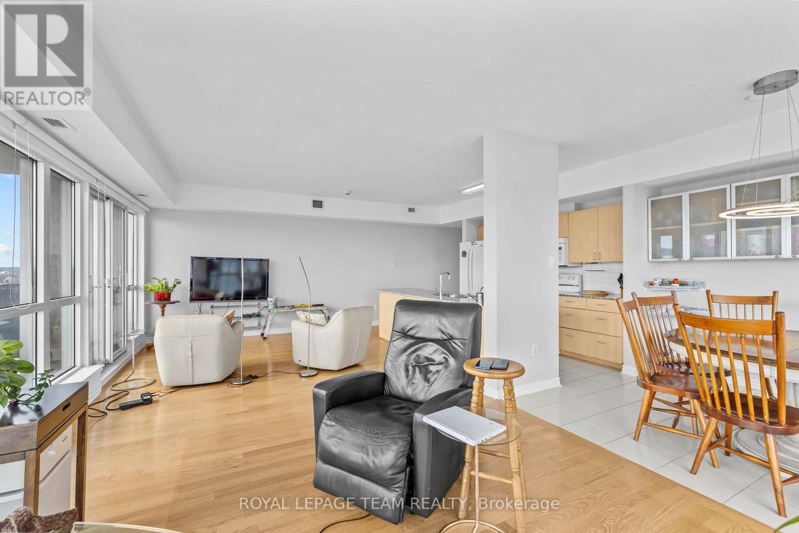 1002 - 70 Landry Street