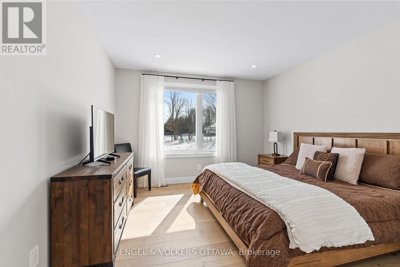 425 Ginger Crescent