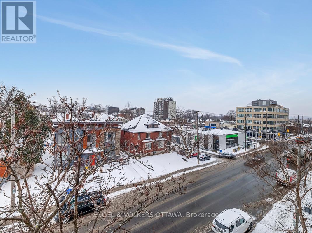 404 - 131 Holland Avenue