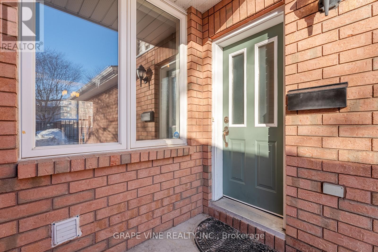 430 Lawler Crescent