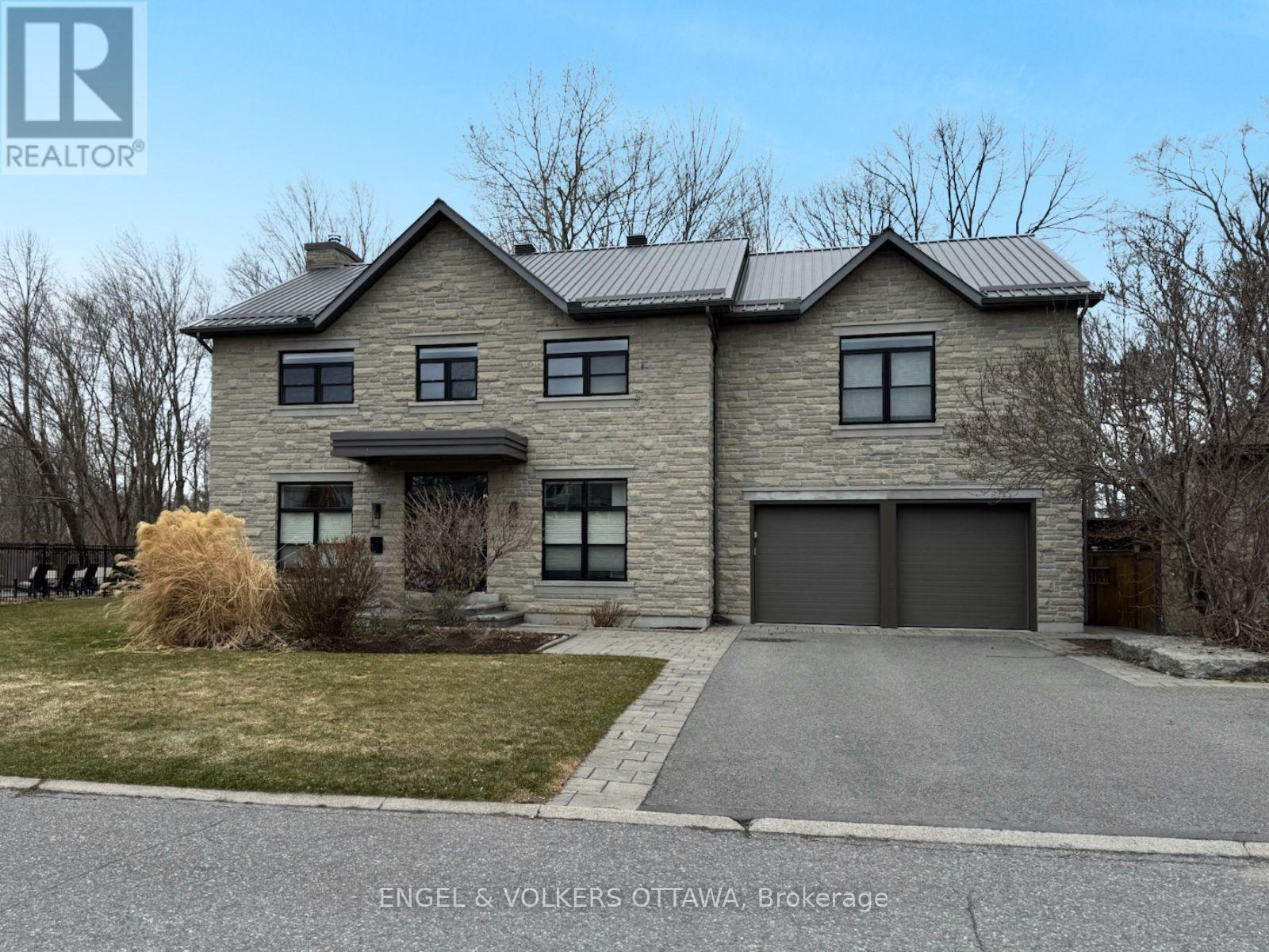 15 Camwood Crescent