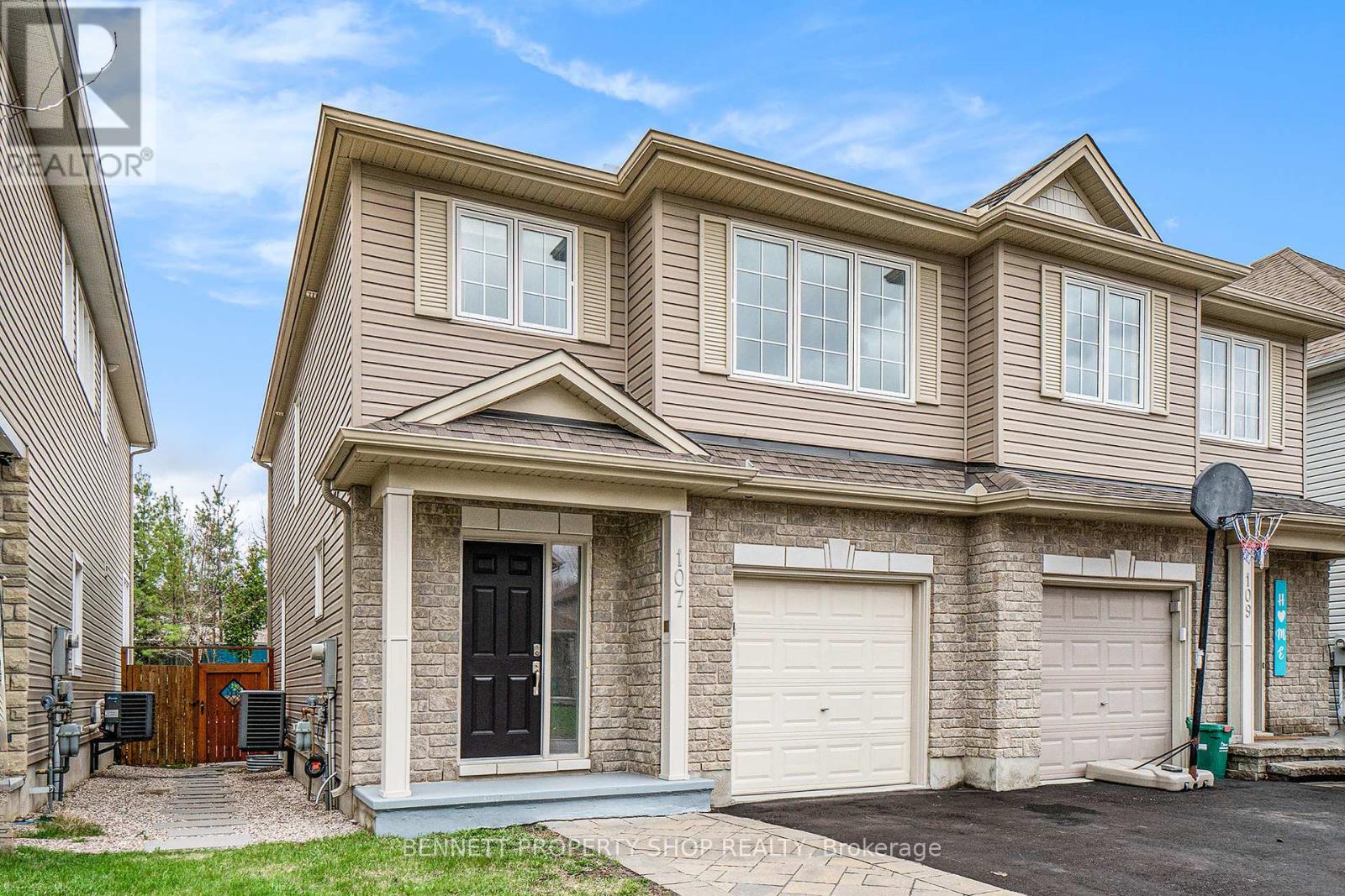 107 Bandelier Way