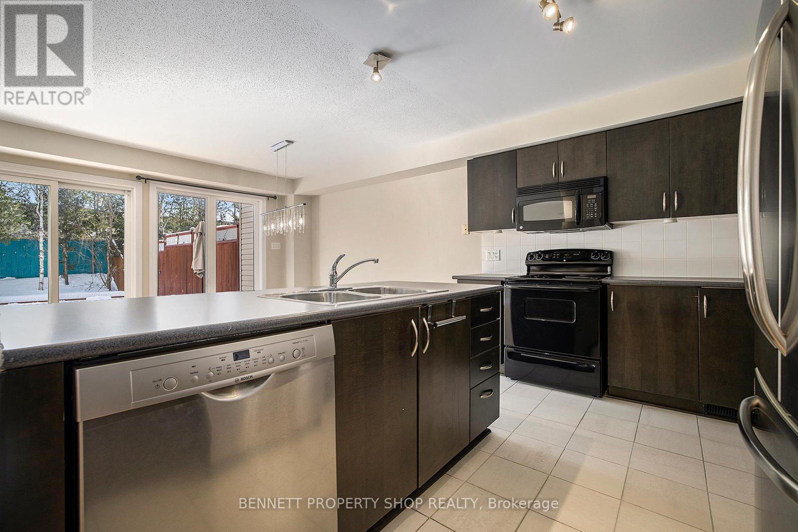 107 Bandelier Way