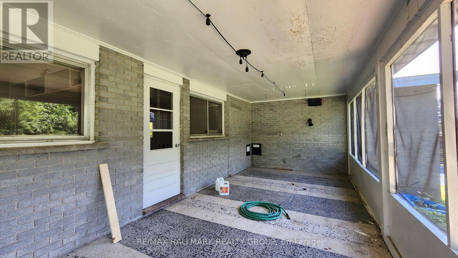 447 Roger Road