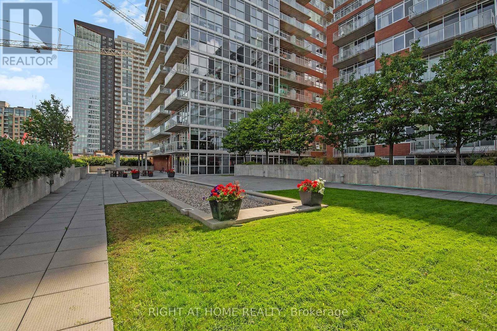 1102 - 179 George Street N