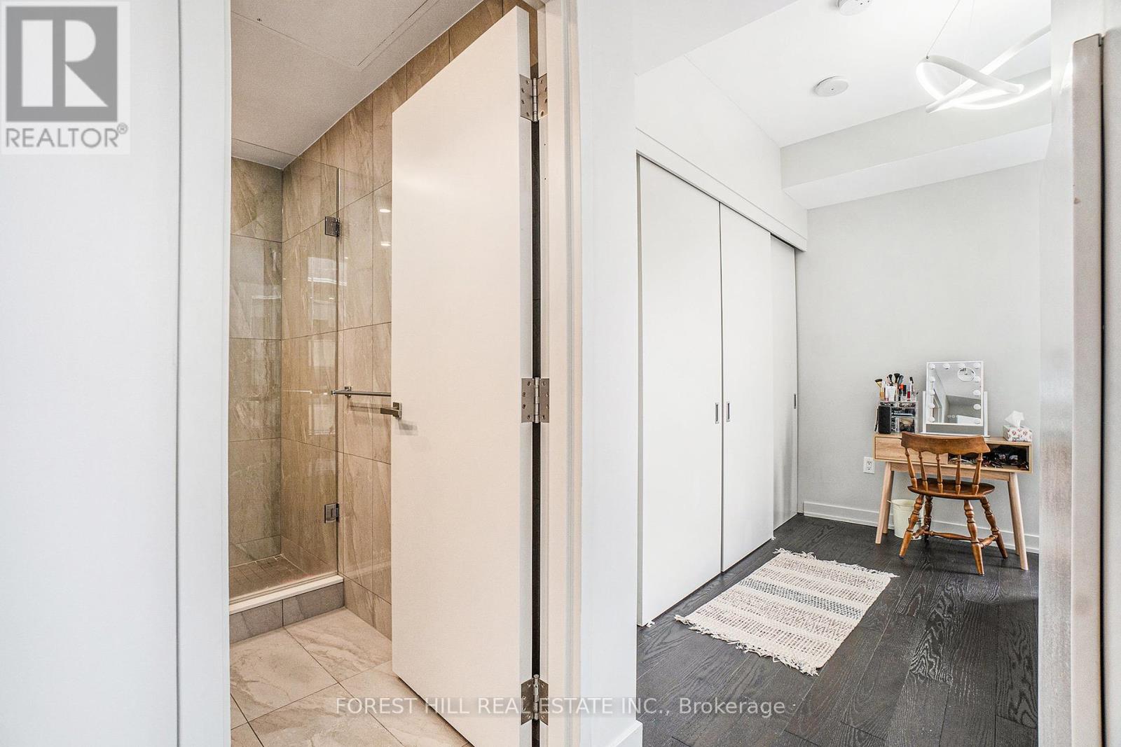 910 - 101 Queen Street