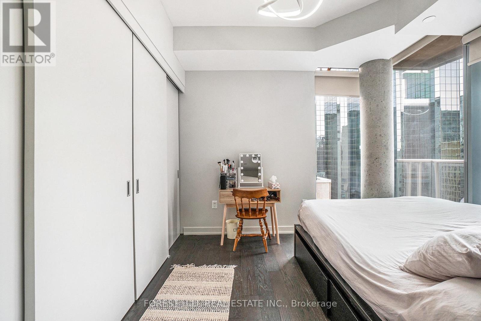 910 - 101 Queen Street