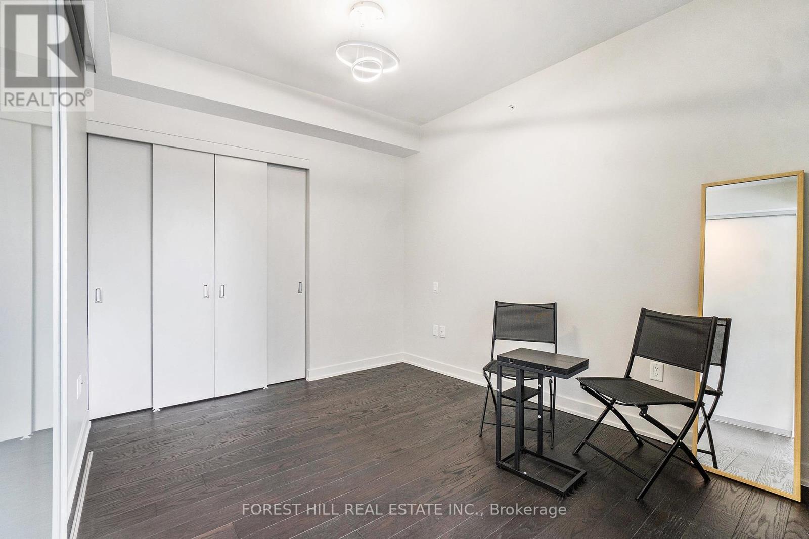 910 - 101 Queen Street