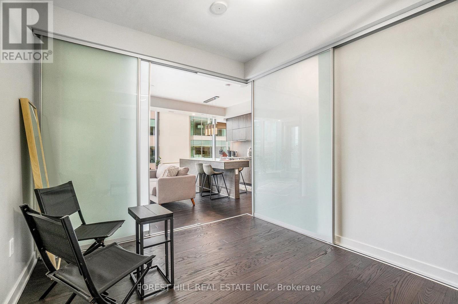 910 - 101 Queen Street