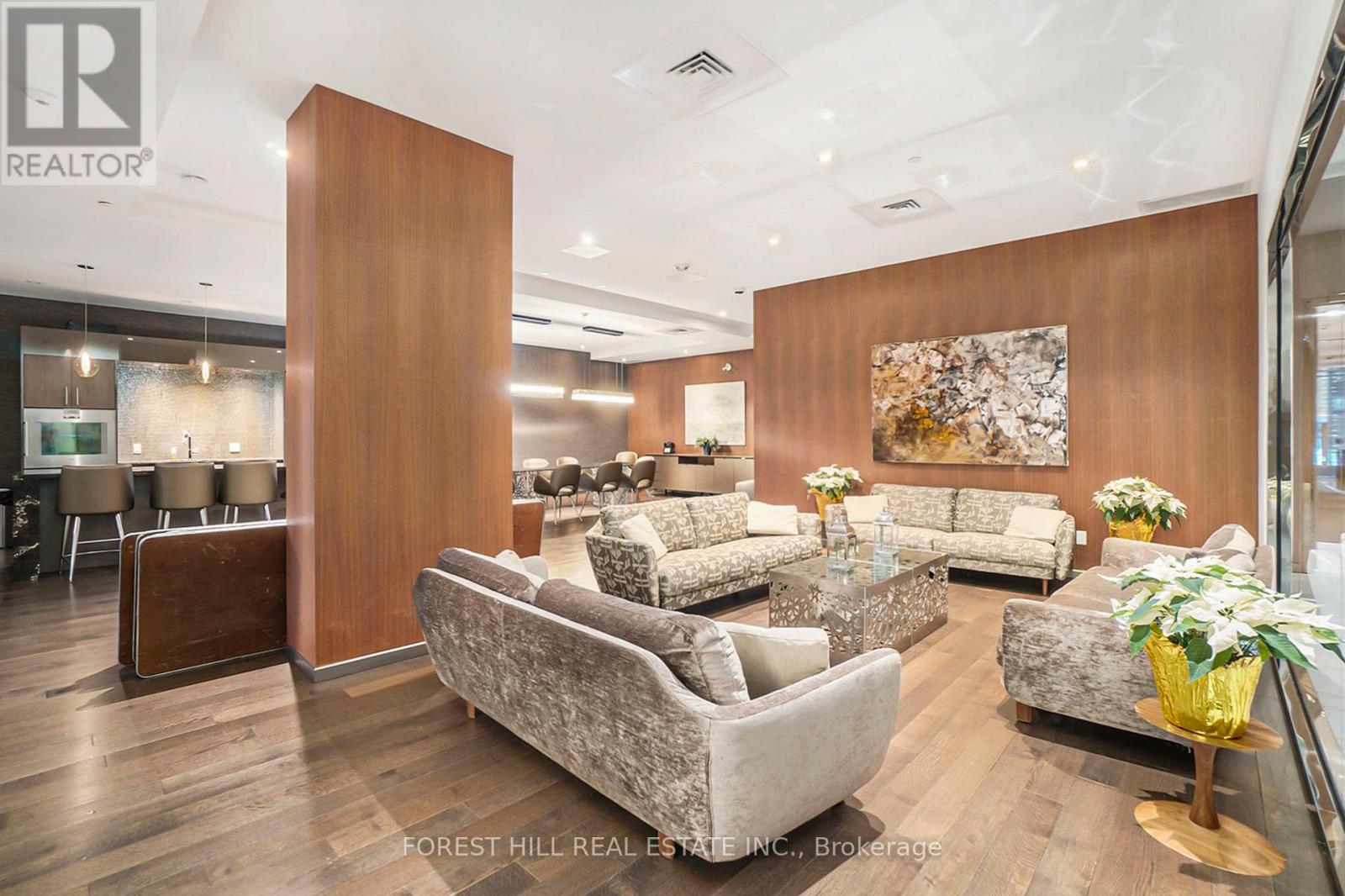 910 - 101 Queen Street