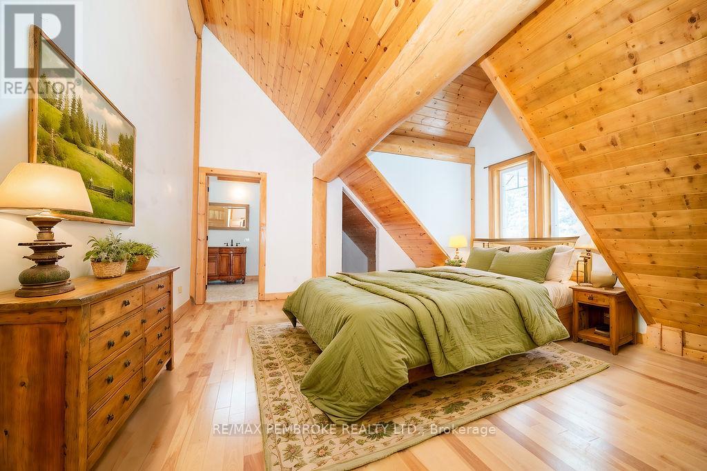 2467 Darling Road