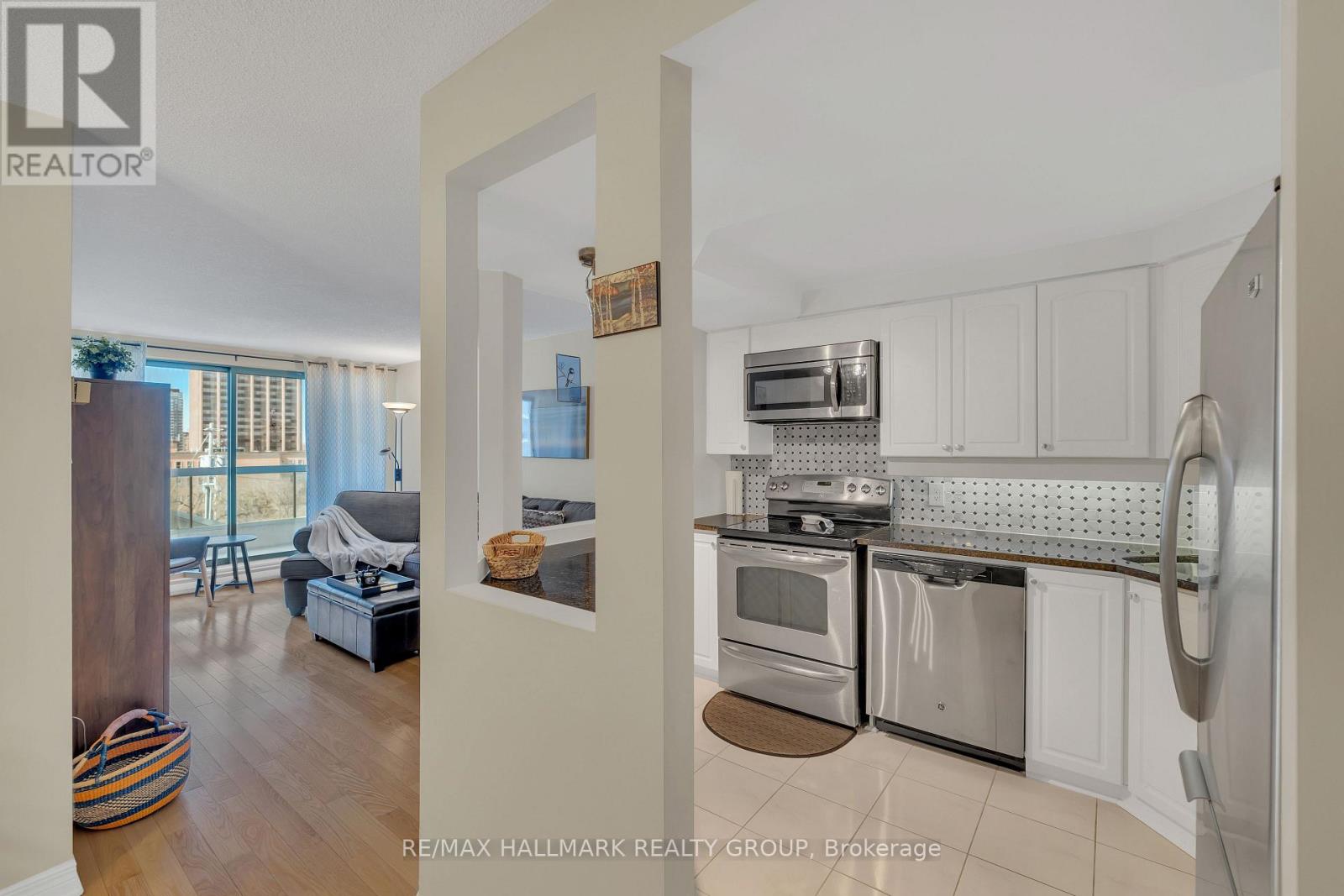 307 - 550 Cambridge Street S