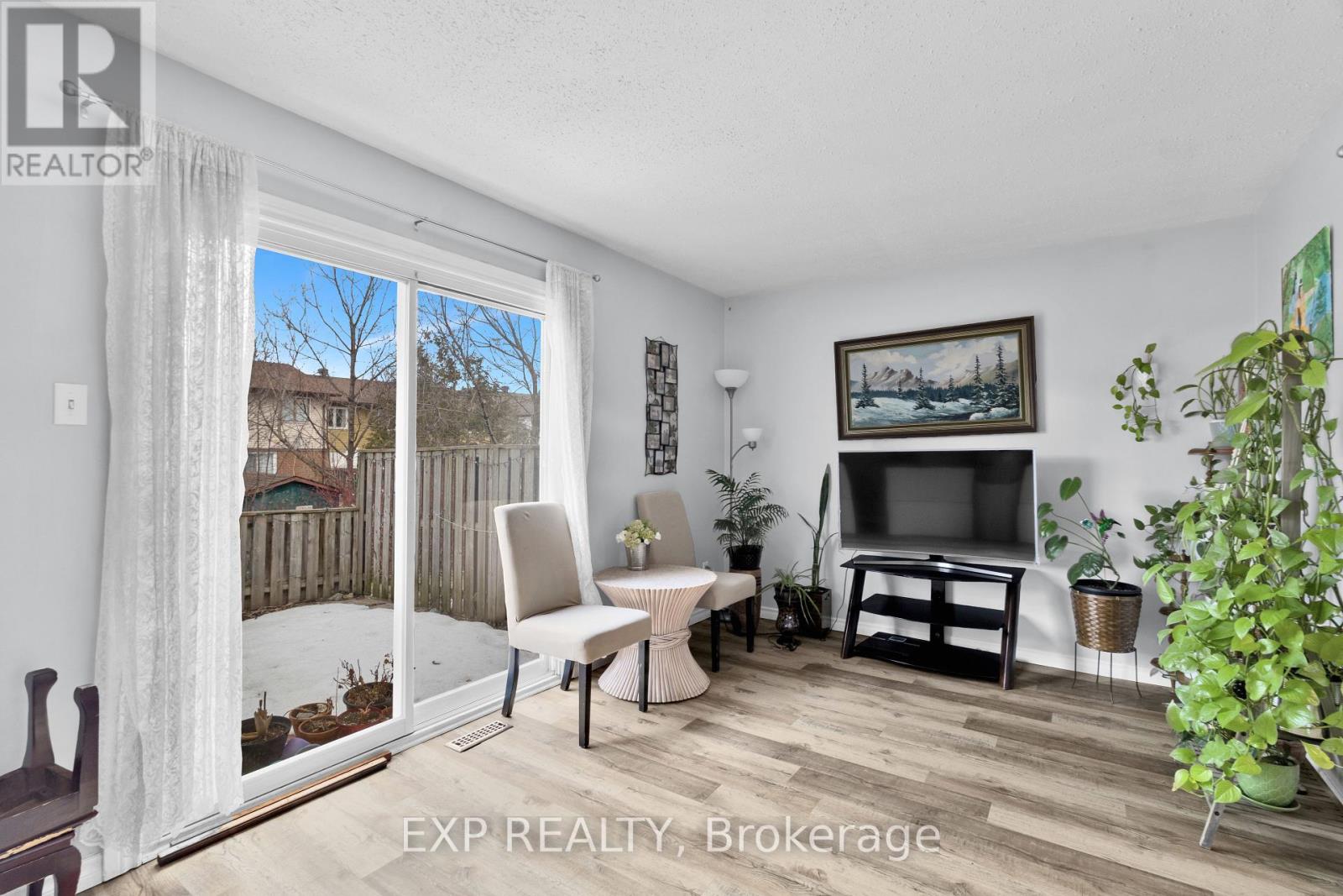 14 - 2570 Southvale Crescent