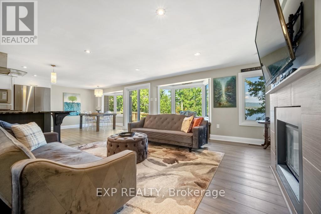3094 Barlow Crescent