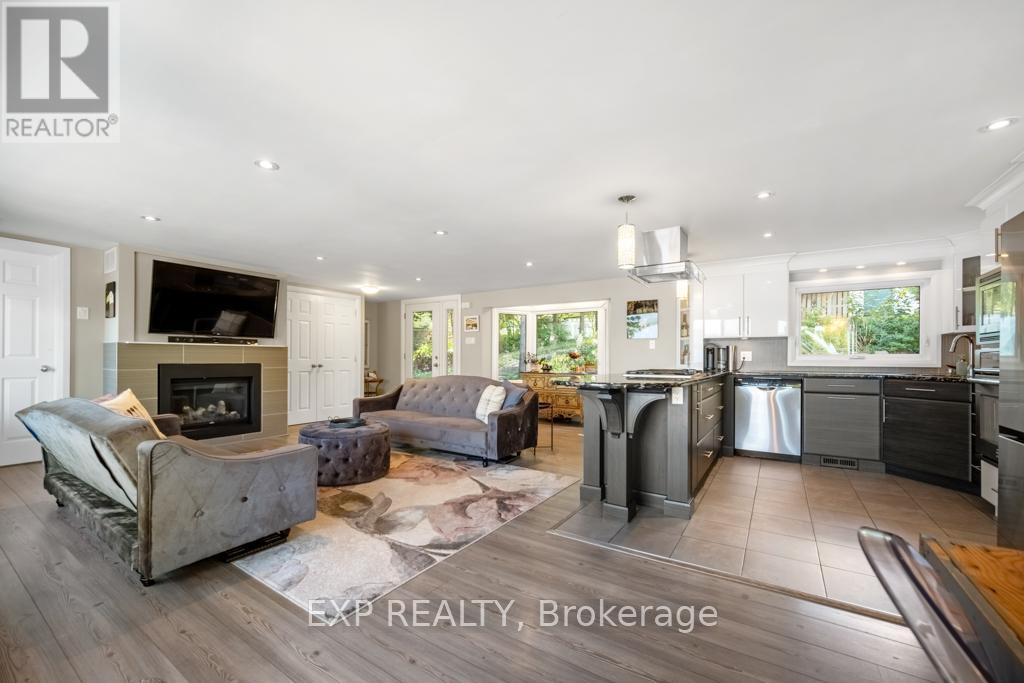 3094 Barlow Crescent