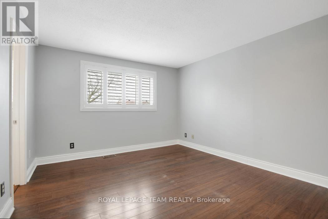 55 Hummingbird Crescent W