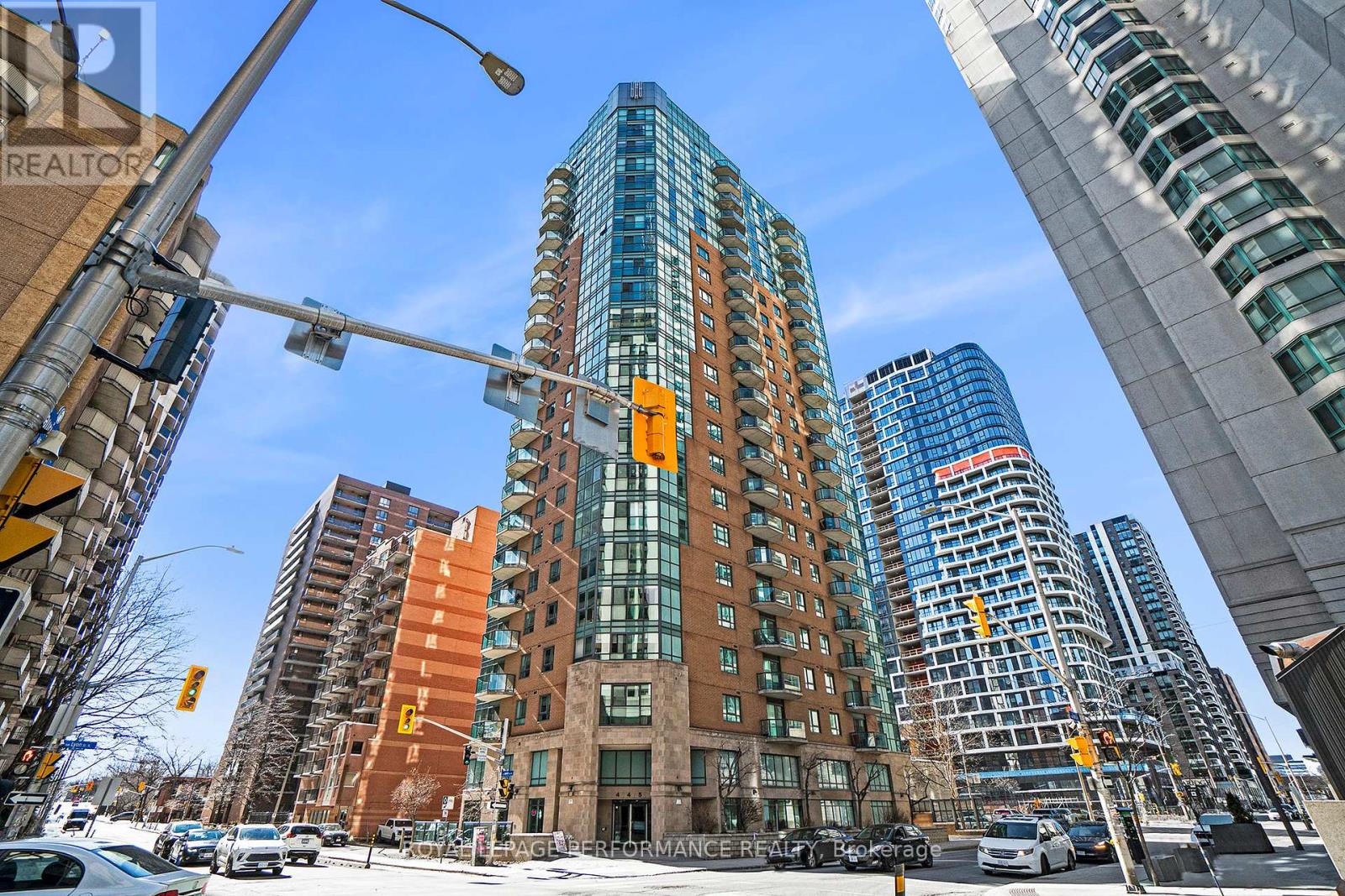1901 - 445 Laurier Avenue W