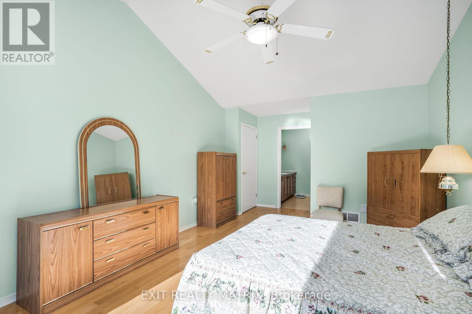 - - 1241 Foxborough Private