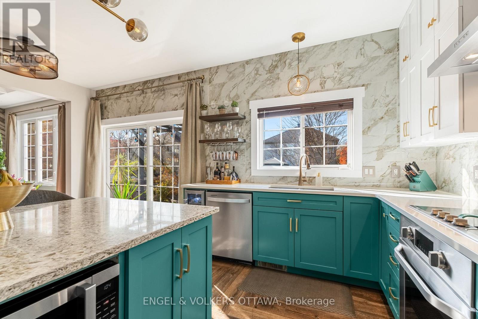 341 Shadehill Crescent