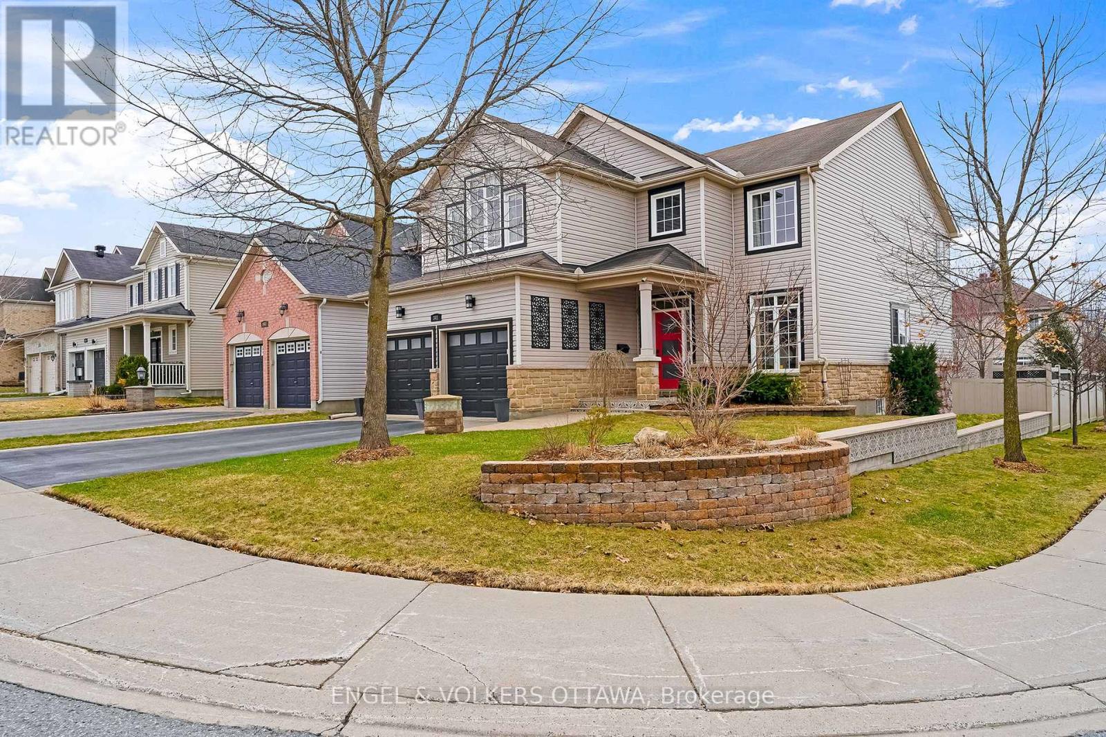341 Shadehill Crescent