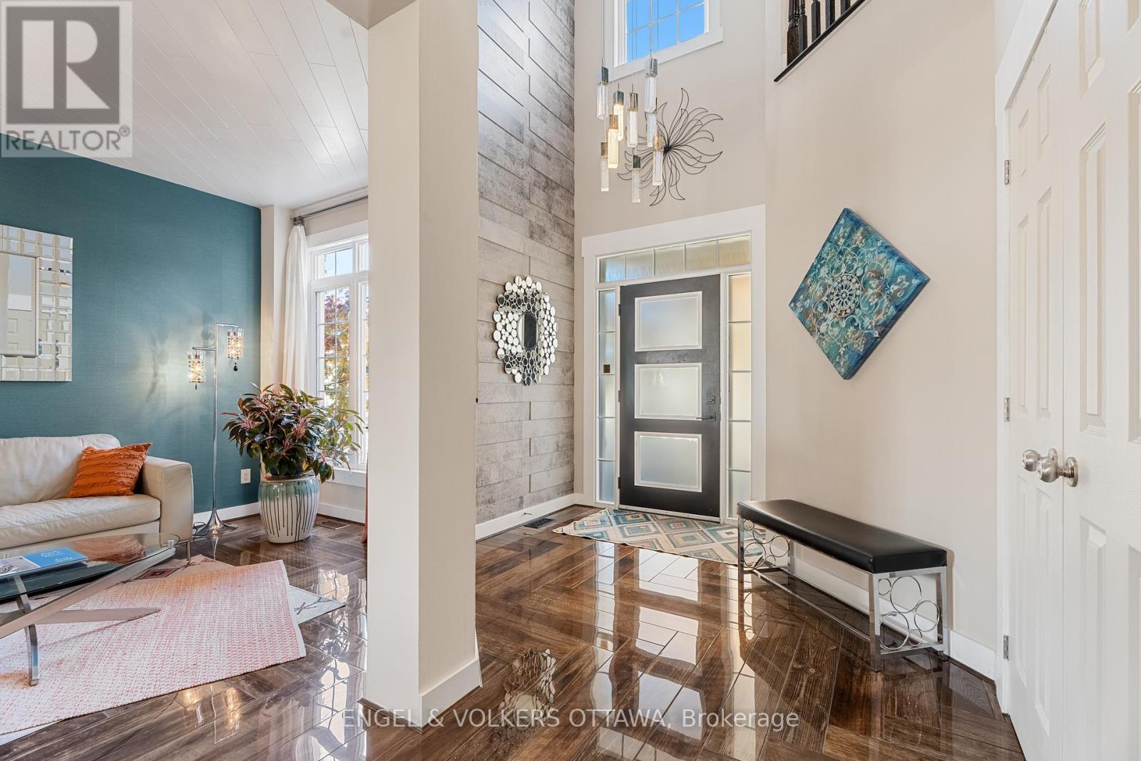 341 Shadehill Crescent