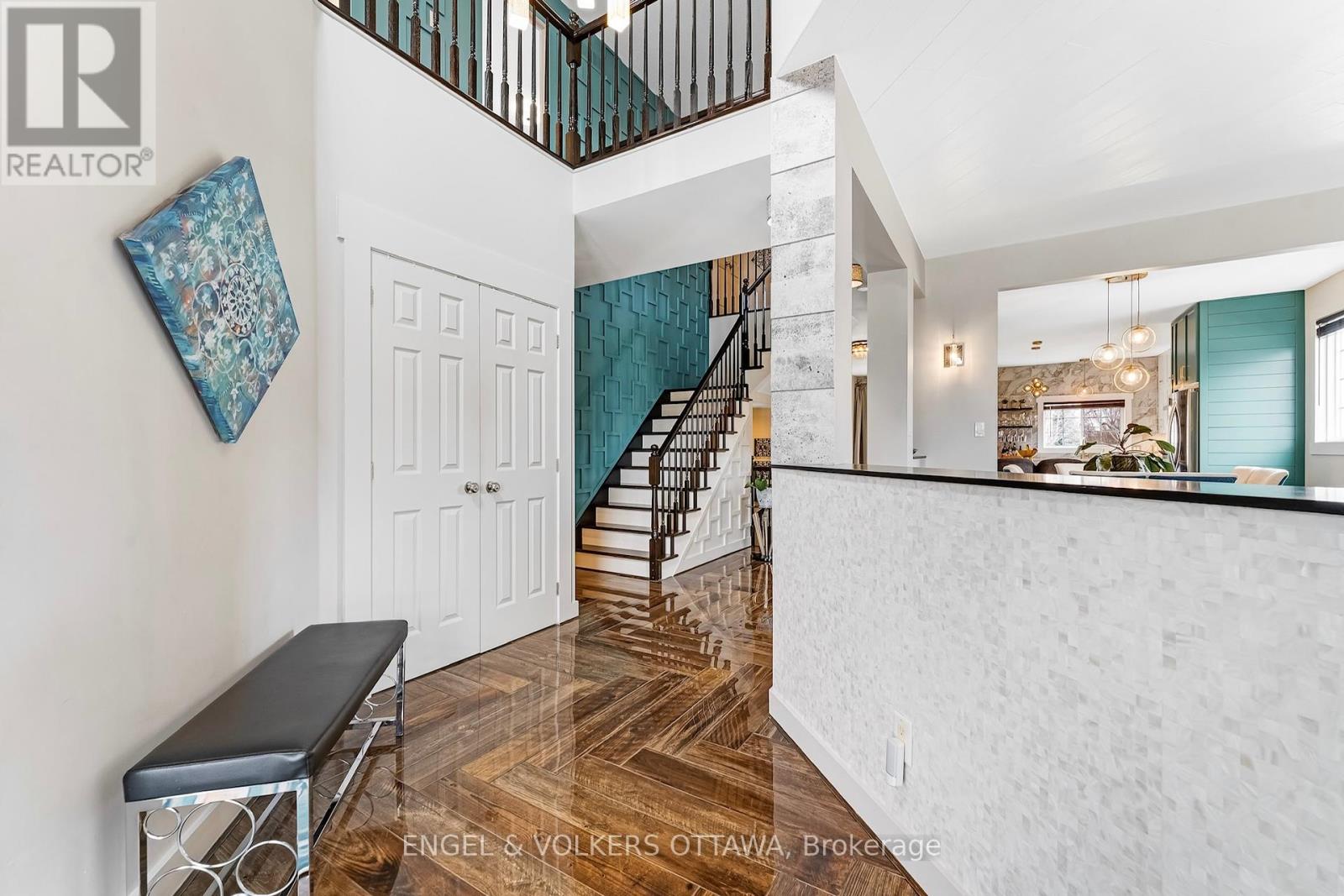341 Shadehill Crescent