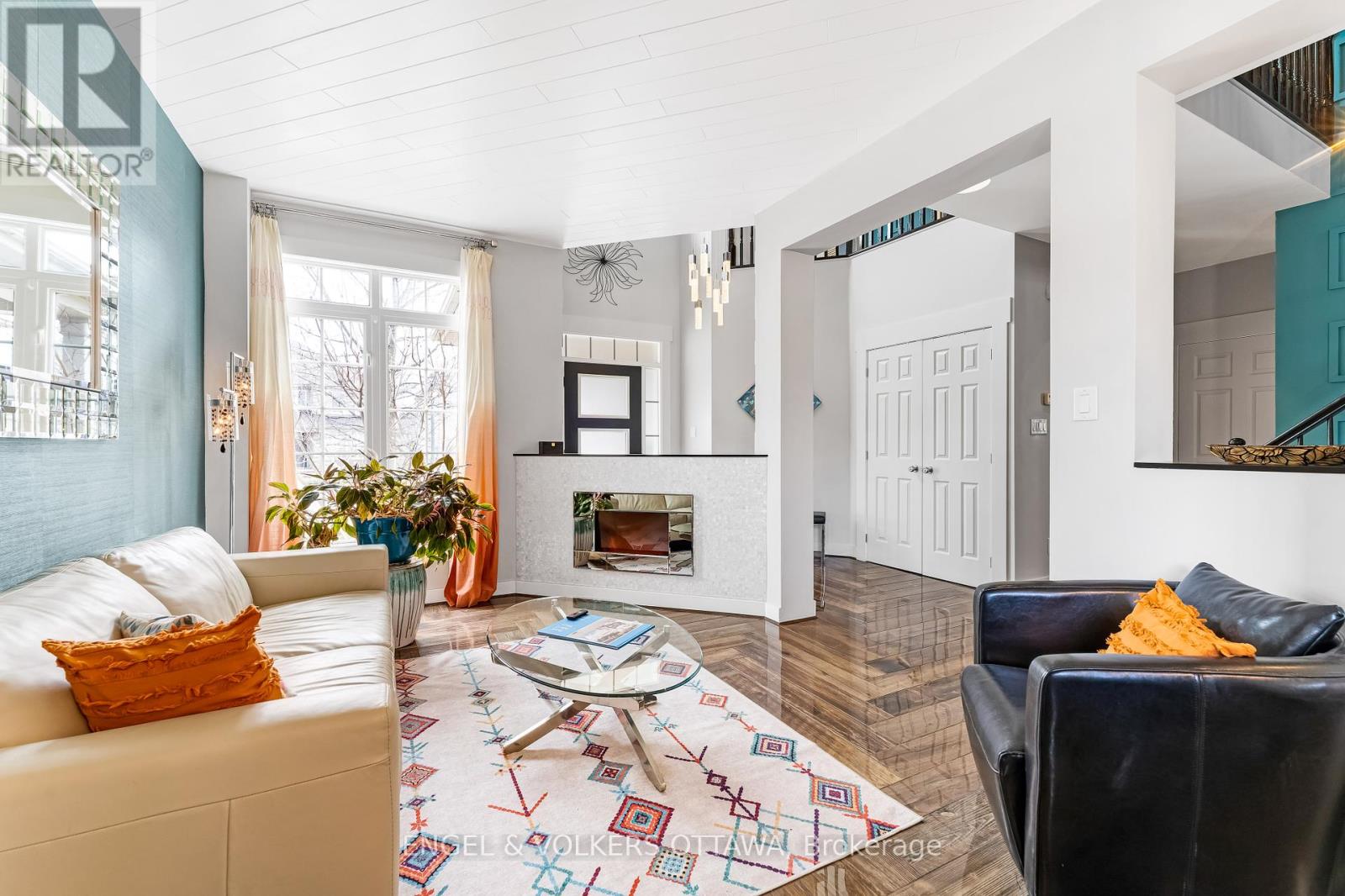 341 Shadehill Crescent
