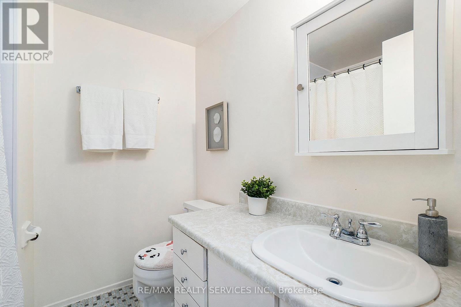 6 - 2415 Southvale Crescent